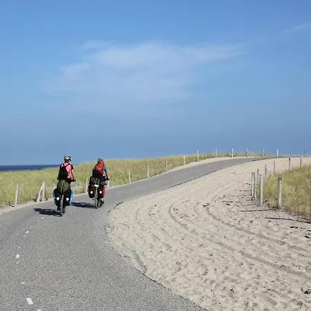 度假居 Near Woods And Egmond *